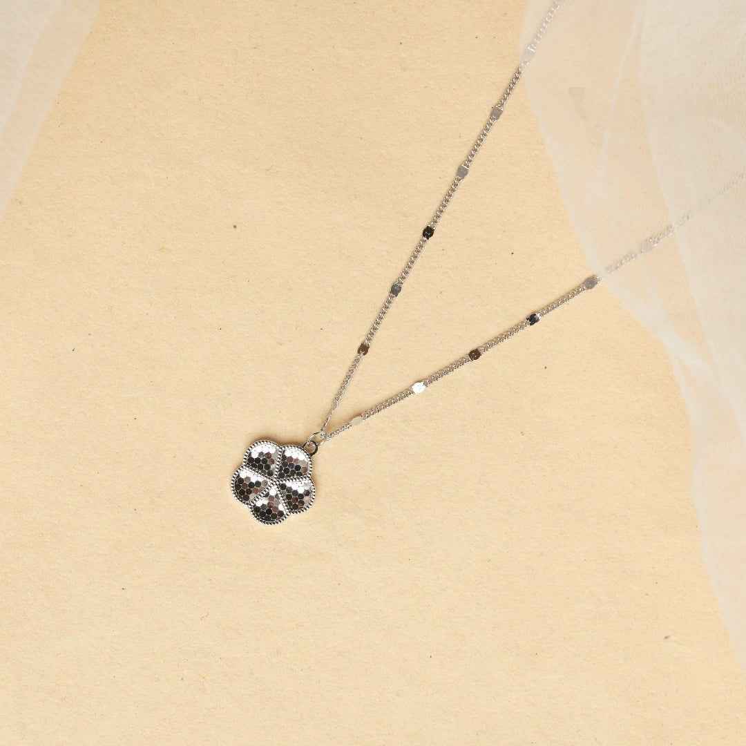 Daisy Silver Necklace