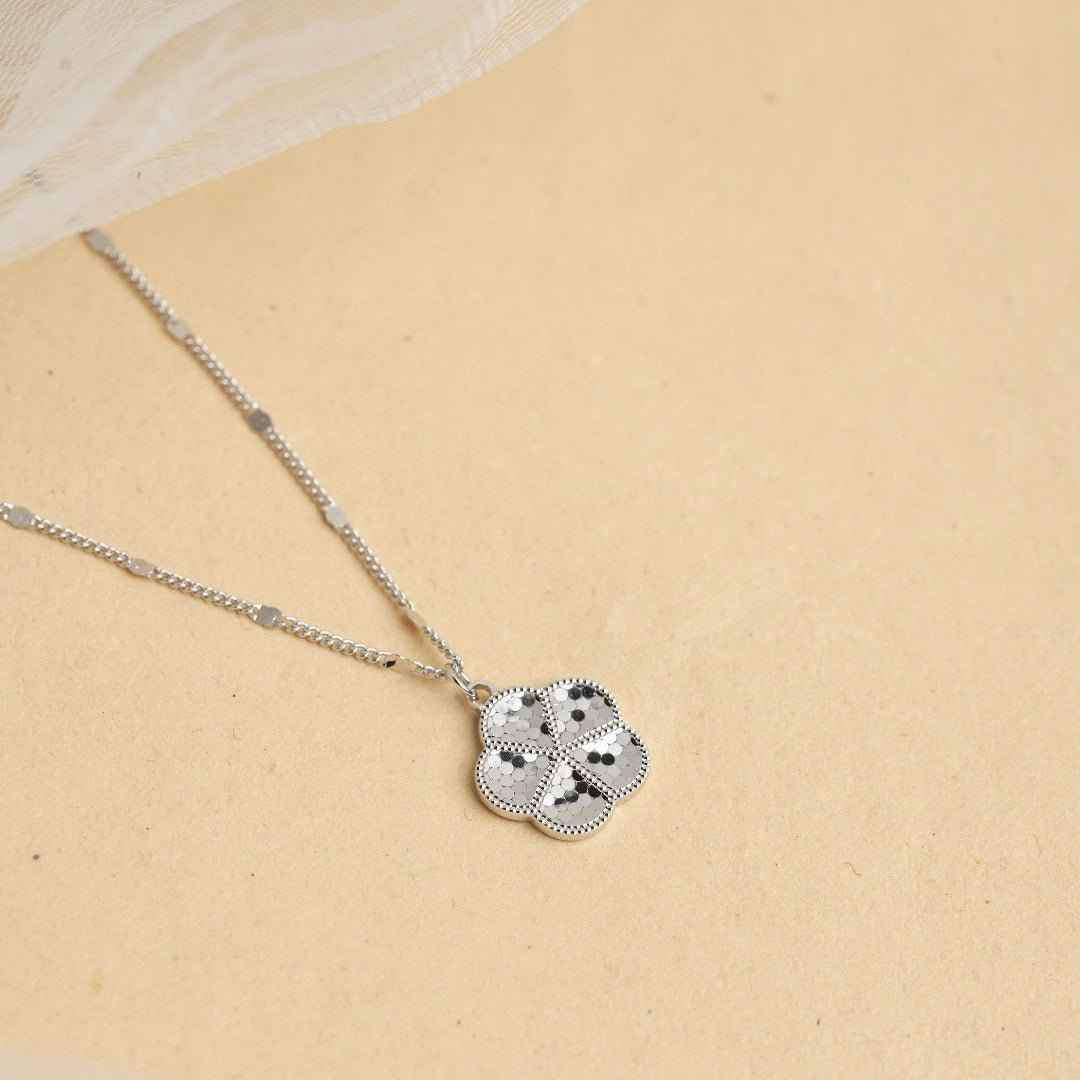 Daisy Silver Necklace