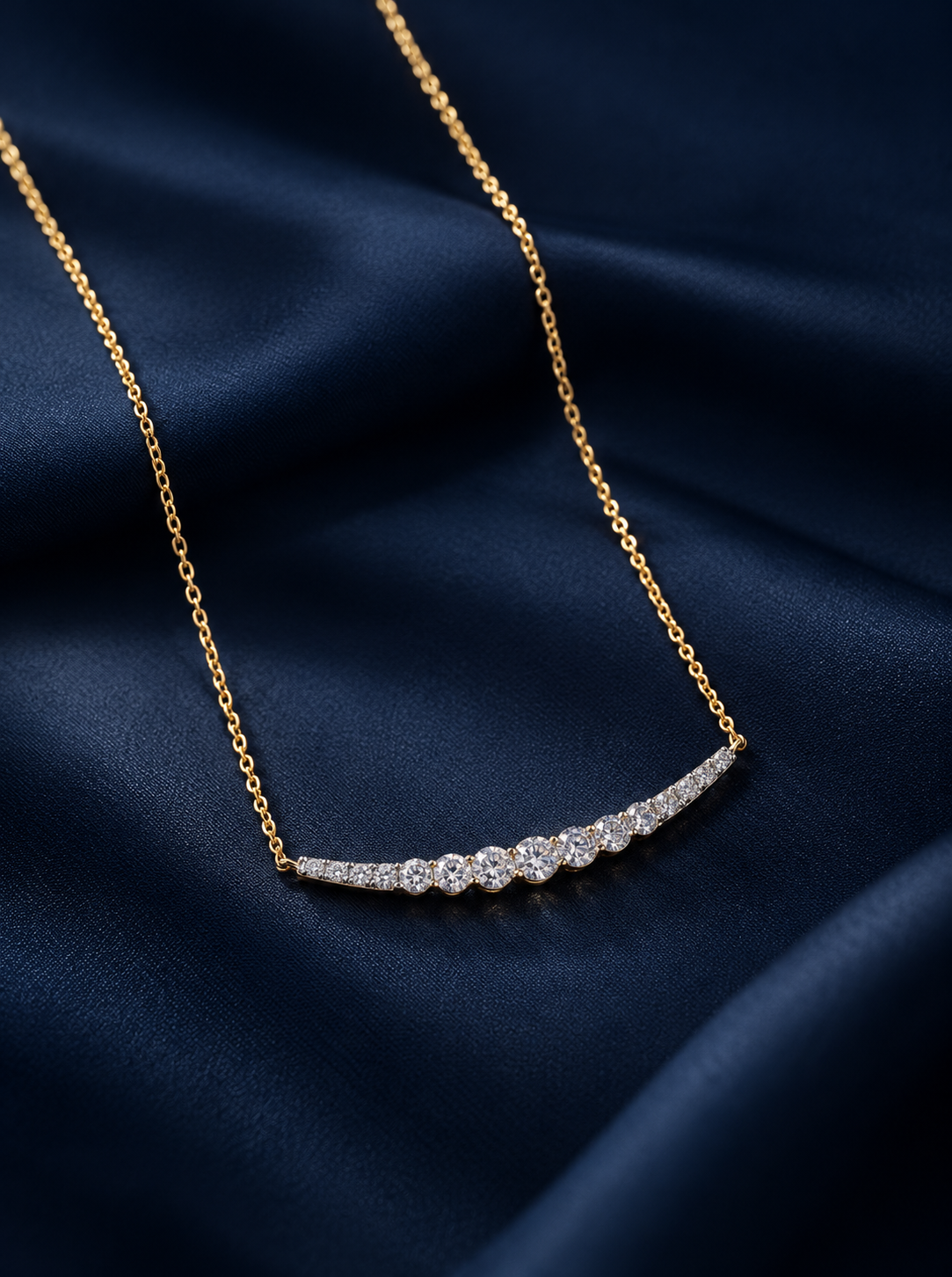 Serene curved necklace