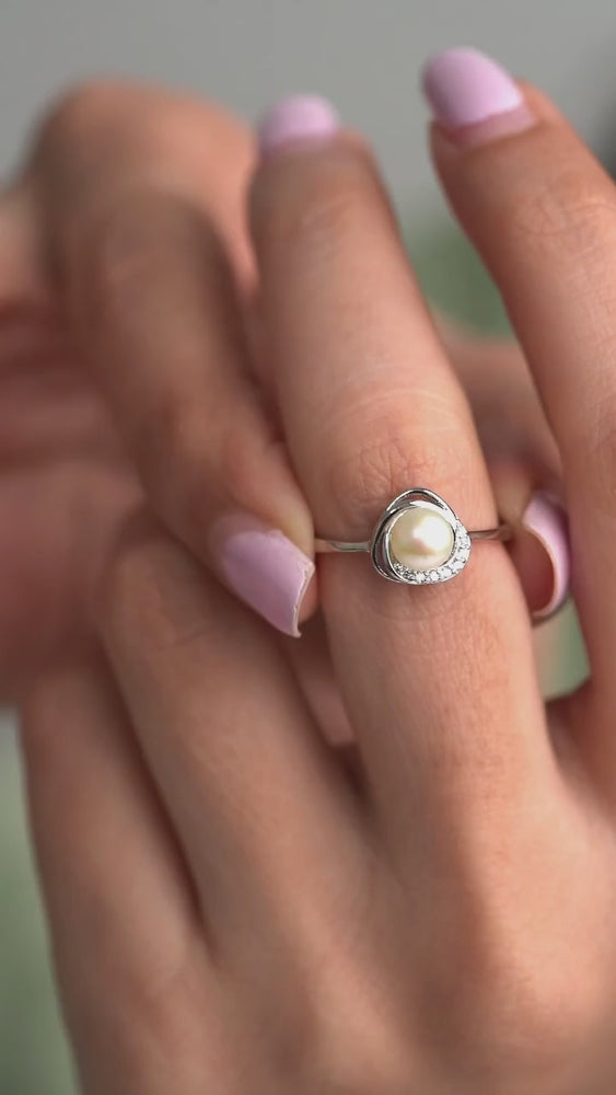 
            
                Load and play video in Gallery viewer, Silver Twisted Halo Pearl Ring
            
        