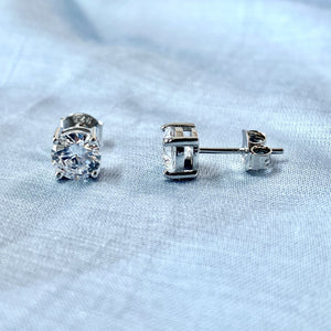Premium Solitaire Studs Silver Earrings - Silver Jewellery Online - Shinewine